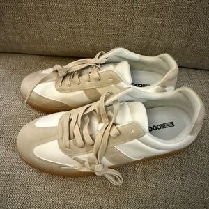 32 Degrees Beige and White Sneakers